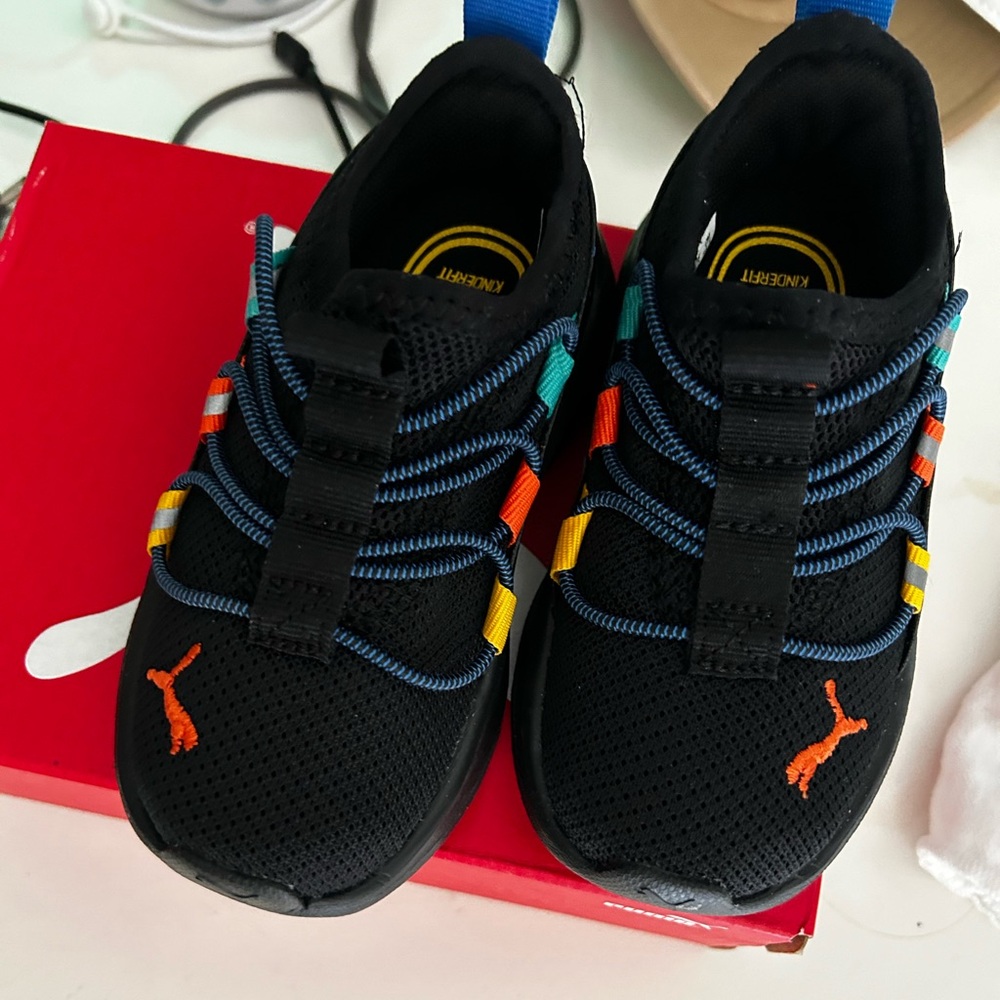 Toddler sneakers size 7